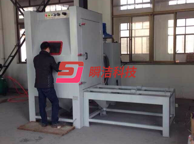 1210高壓手動(dòng)推車轉(zhuǎn)盤(pán)噴砂機(jī)